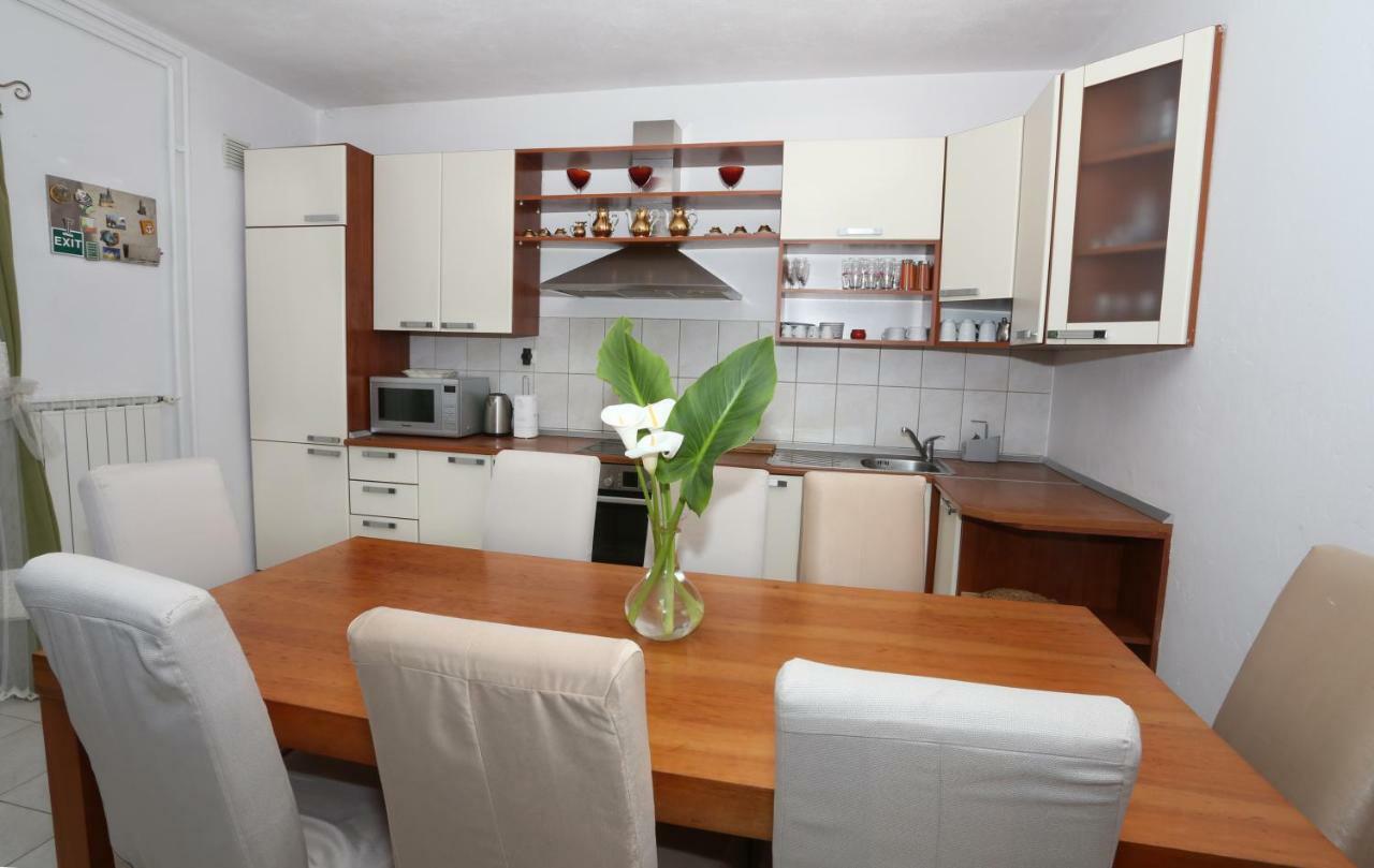 Apartments Rose Каштела Экстерьер фото